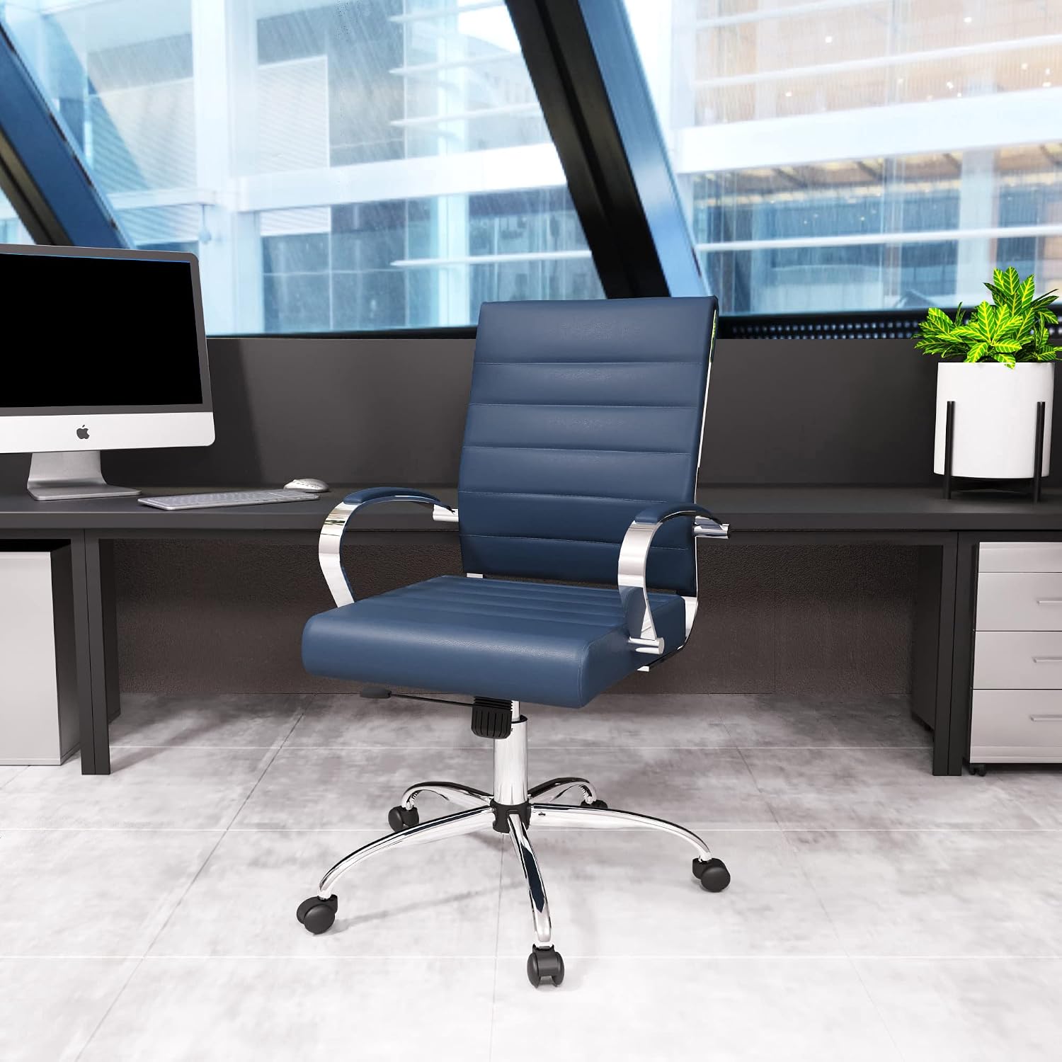 Skórzane krzesło biurowe z pod – Task Chair Mid Back recenzja i cena